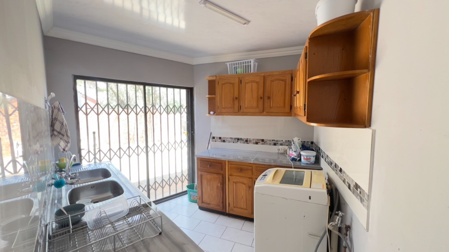 4 Bedroom Property for Sale in Langenhovenpark Free State